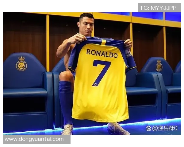 全球足球传奇人物回顾:梅西、C罗等巨星的成长与辉煌历程 全球足球传奇人物回顾:梅西、C罗等巨星的成长与辉煌历程