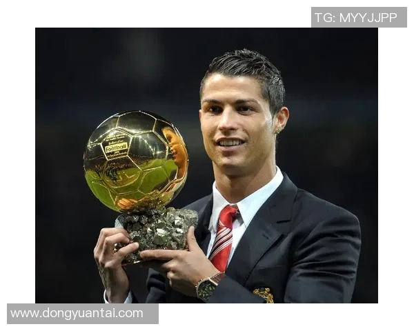 如何查看足球球星的荣誉榜及相关历史成就详细信息